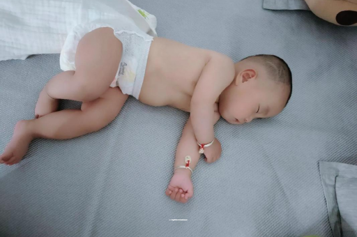 温州三个月宝宝抬头不稳
